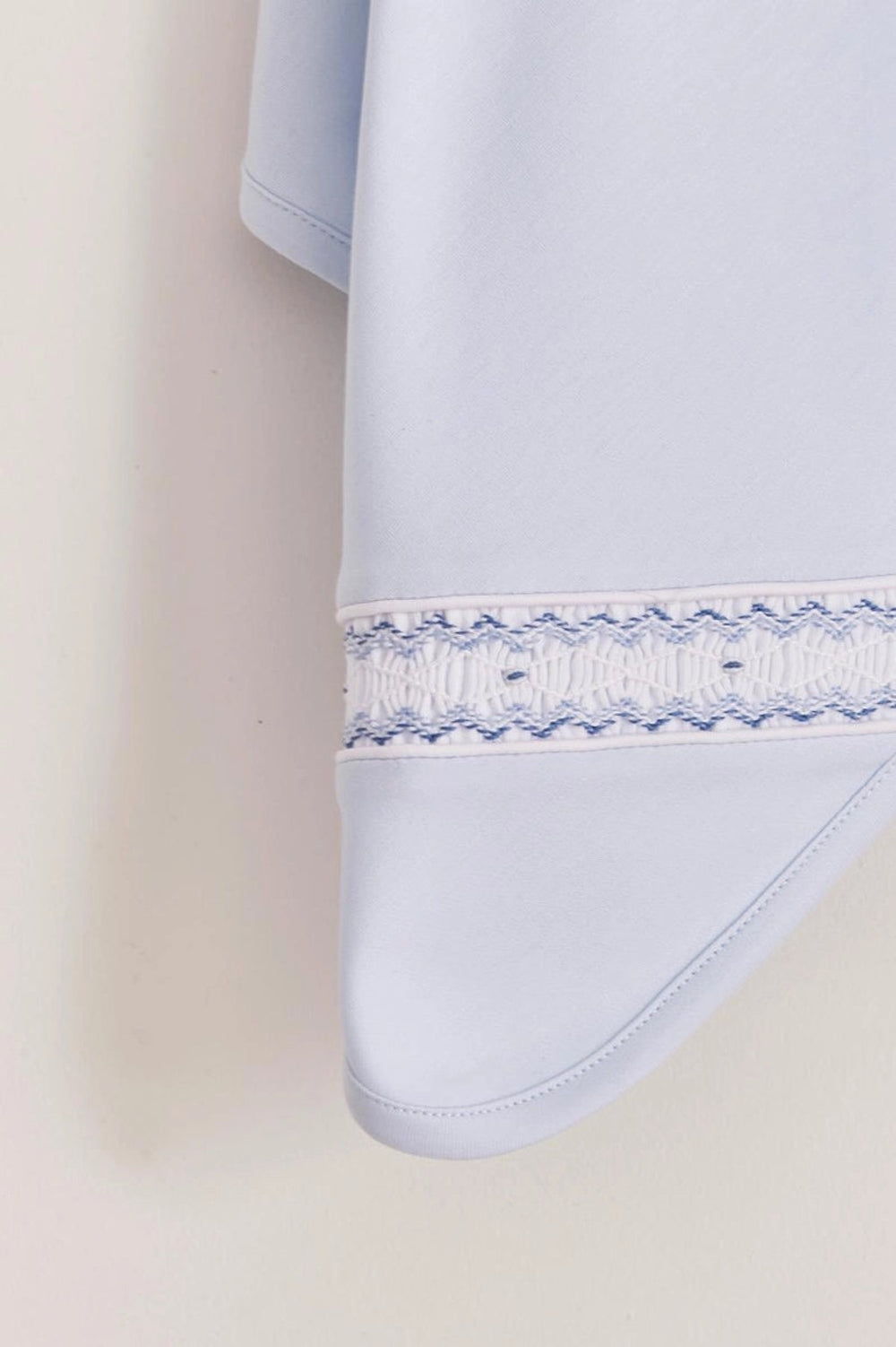Manta con Tejido Smock Celeste