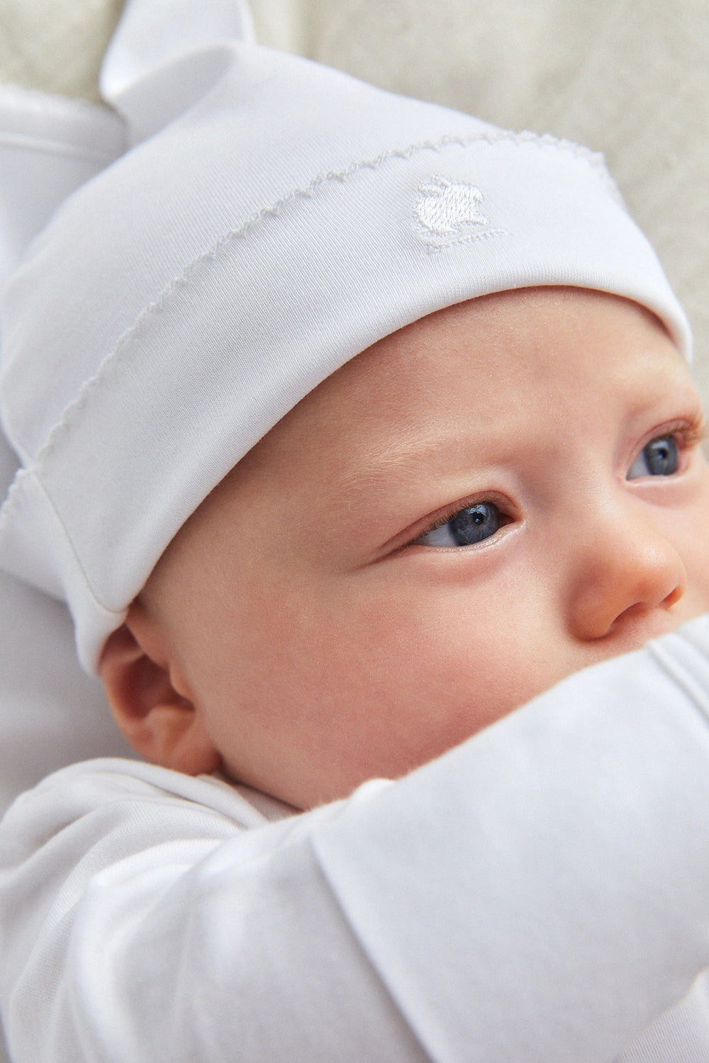 Gorro c/nudo logo blanco
