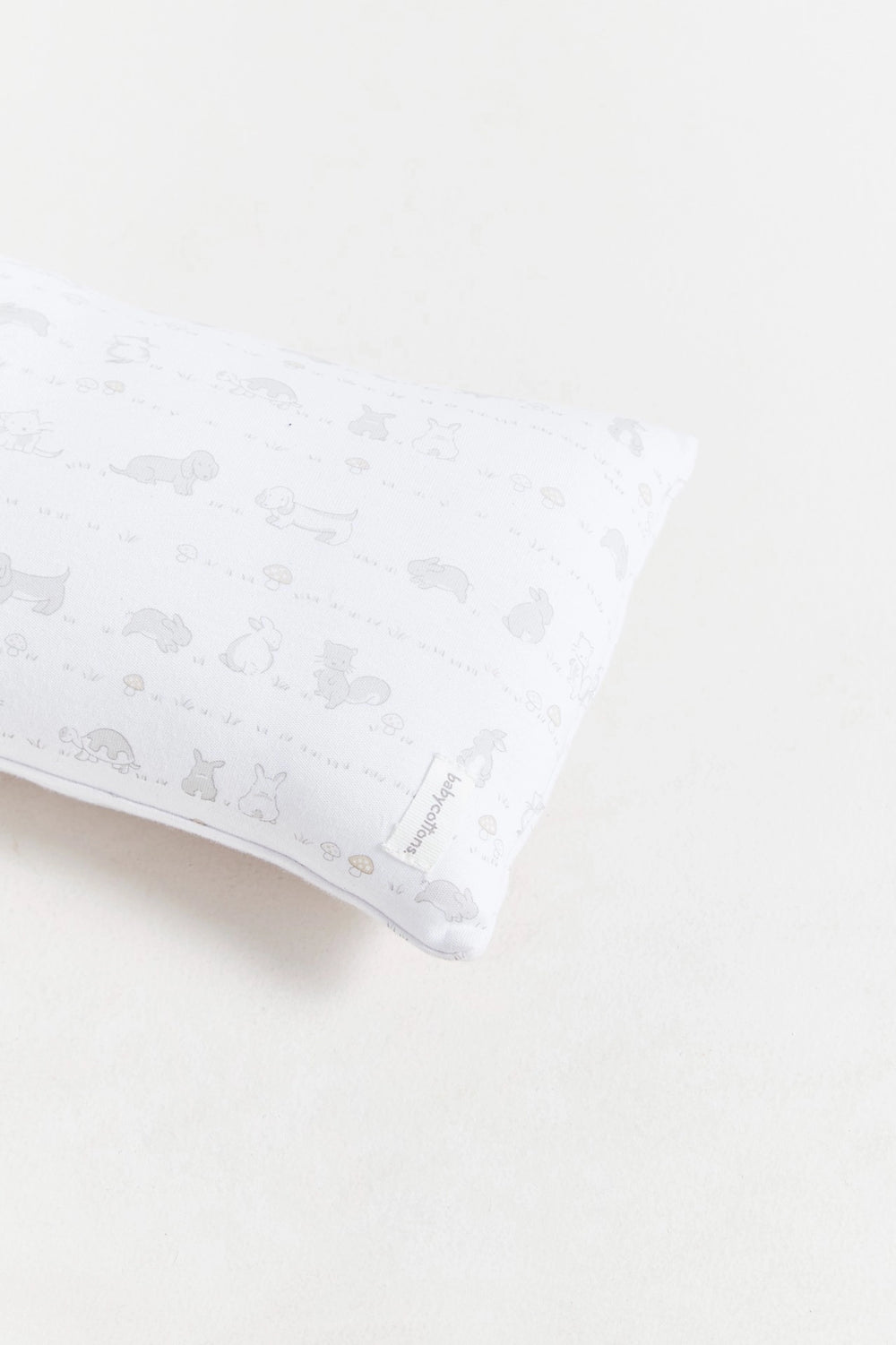 Almohada in the woods gris