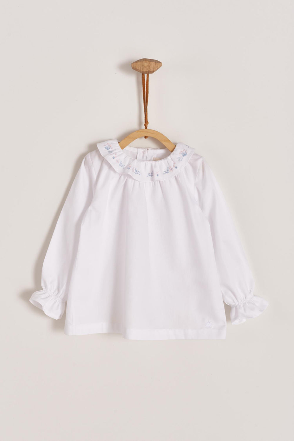 Blusa volado bordado