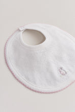 Cargar imagen en el visor de la galería, Babero chico c/plástico rosa
