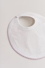 Cargar imagen en el visor de la galería, Babero chico c/plástico rosa
