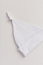 Cargar imagen en el visor de la galería, Gorro c/nudo logo blanco
