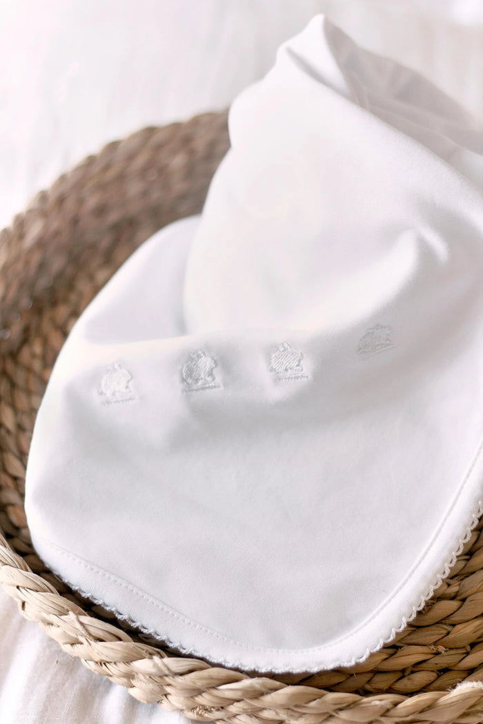 Ajuar Logo Blanco